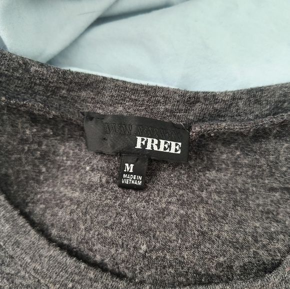 Wilfred Free Aritzia Cropped Long Sleeve Shirt Dark Grey - Picture 2 of 2